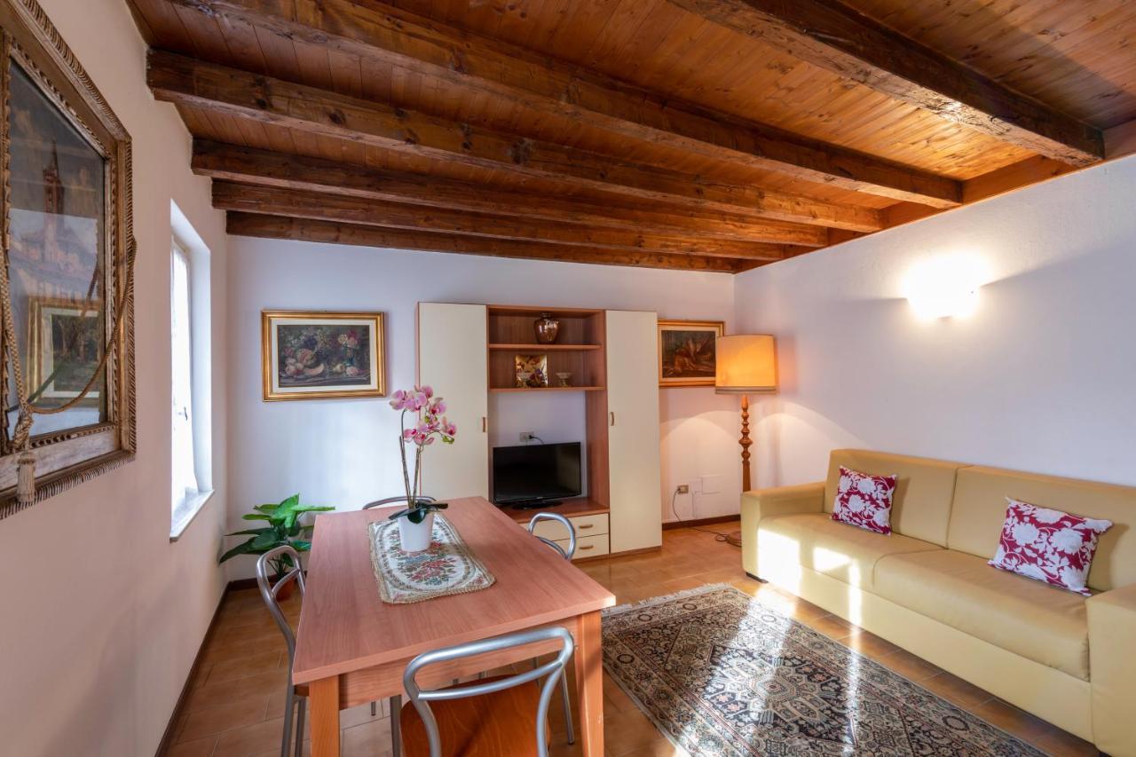 דירות בלאג'יו Il Terrazzino Sul Borgo 1 מראה חיצוני תמונה